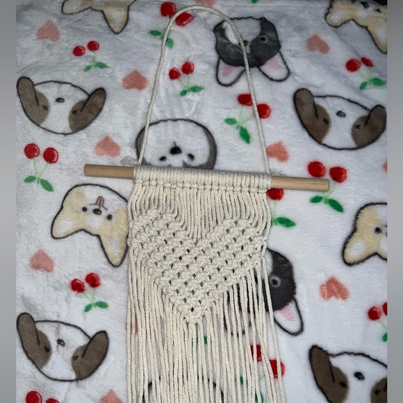 cream heart macrame wall decor - Picture 3 of 4